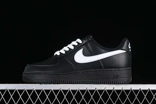 300CW2288111AIR FORCE 1 07 LOW WHITEBLACKWOMAN3639MAN4045