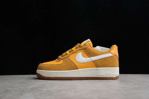 300DA8302700AIR FORCE 1 LOW FIRST USE UNIVERSITY GOLDWHITEWOMAN3639MAN4045