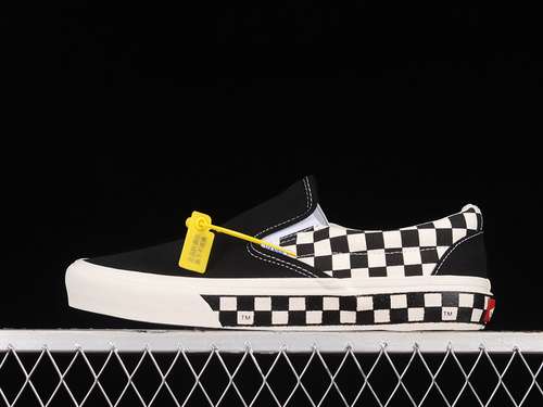 220VN0A38F7RA9CLASSIC SLIPON SIDEWALL CHECK BLACKWHITEWOMAN3539MAN4044