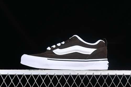 230VN0009QCNWHVANS CLASSICS KNU SKOOL BROWNWOMAN3539MAN4044