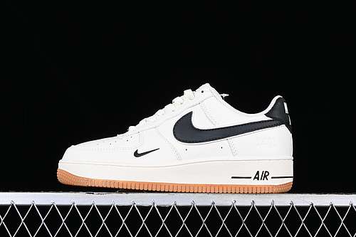 320WA0531301AIR FORCE 1 07 LOW BLACKWHITEBROWNWOMAN3639MAN4045