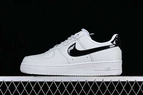 300GI2366012AIR FORCE 1 07 LOW WHITEBLACKWOMAN3639MAN4045