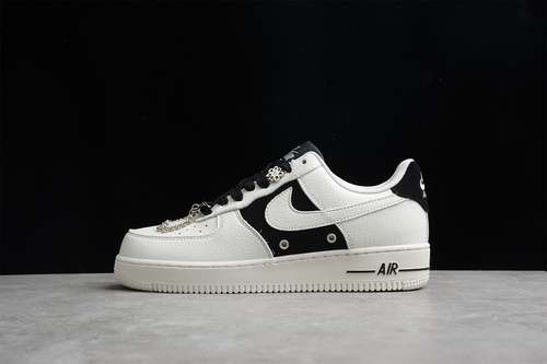 340DD8571013AIR FORCE 1 LOW 07 BEIGEBLACKMETALLIC SILVERWOMAN3639MAN4045