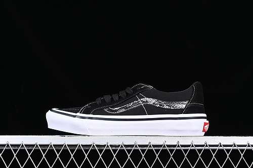 230VN0A4UWI3GHVANS SK8 LOW WHITEBLACKSILVERWOMAN3539MAN4044
