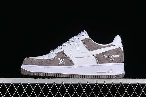300CW2288111AIR FORCE 1 07 LOW WHITEGREYWOMAN3639MAN4045