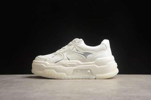 240GGCC WHITEGREYWOMAN3540