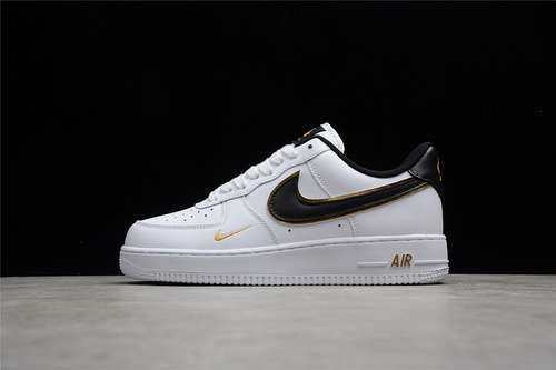 300DA8481100AIR FORCE 1 LOW 07 LV8 WHITEBLACKMETALLIC GOLDWOMAN3639MAN4045