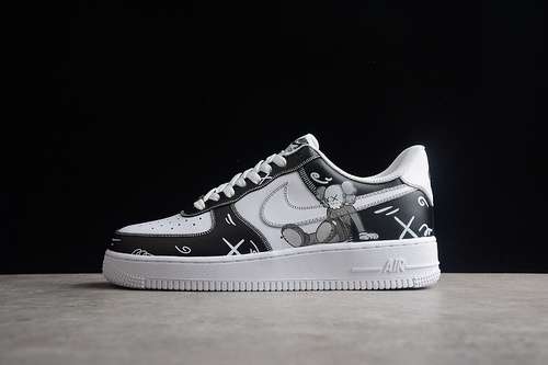 340CW2288777KAWS X AIR FORCE 1 LOW 07 WHITEBLACKGREYWOMAN3639MAN4045