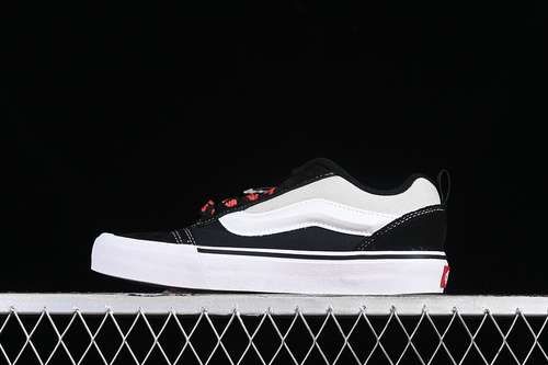 220VN0009QCBLKVANS CLASSICS KNU SKOOL WHITEBLACKREDWOMAN3539MAN4044