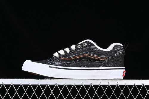 230VN0009QCBPBVANS CLASSICS KNU SKOOL WHITEBLACKGREYWOMAN3539MAN4044