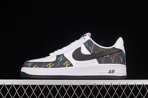 340315122444AIR FORCE 1 07 LOW WHITEBLACKWHITEWOMAN3639MAN4045