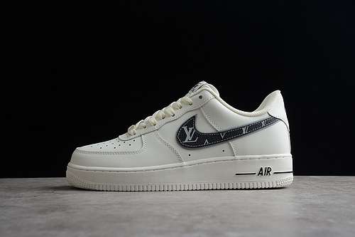 340KV3696660AIR FORCE 1 07 LOW WHITEWHITEBLACKWOMAN3639MAN4045