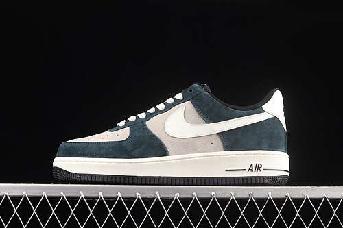340NT9955318AIR FORCE 1 07 LOW GREYWHITEGREENWOMAN3639MAN4045