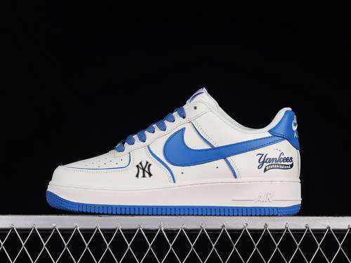 340BS8806522AIR FORCE 1 LOW 07 WHITEWHITEBLUEWOMAN3639MAN4045