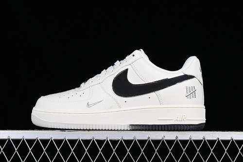 320BS9055737AIR FORCE 1 07 LOW WHITEBLACKWOMAN3639MAN4045