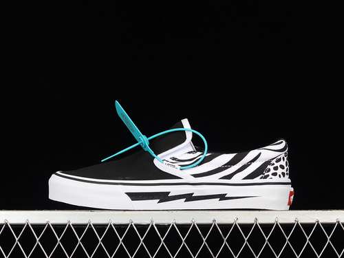 250VN0A40DWN0QCLASSICS SLIPON BLACKBLACKWHITEWOMAN3539MAN4044