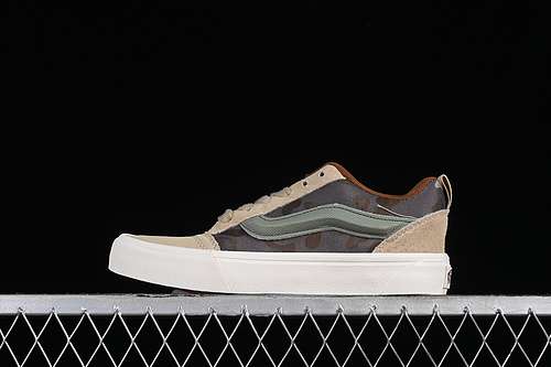 230VN0007QC0WDVANS CLASSICS KNU SKOOL GREENWHITEGREYWOMAN3539MAN4044