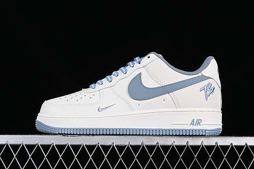 320PF9055757AIR FORCE 1 07 LOW WHITEGREYBLUEWOMAN3639MAN4045