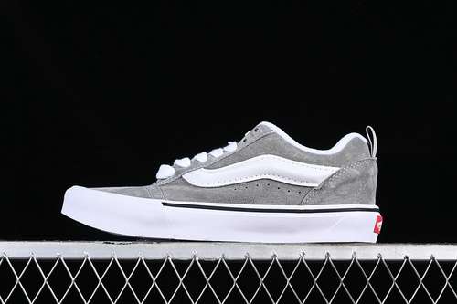 230VN0009QCPNKVANS CLASSICS KNU SKOOL 2023 WHITEGREYWOMAN3539MAN4044