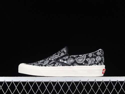 250VN000EYEBPJCLASSIC SLIPON SHOES BLACKWHITEBLACKWOMAN3539MAN4044