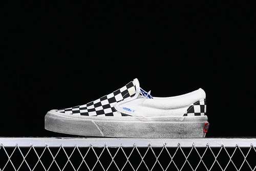 240VN000UDFF8LCLASSICS SLIP ON BLACKWHITEWOMAN3539MAN4044