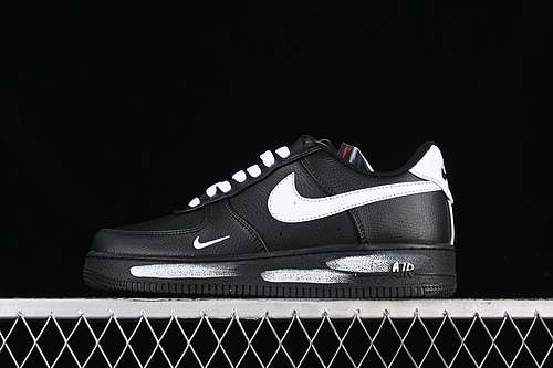320CI9533081AIR FORCE 1 07 LOW WHITEBLACKWOMAN3639MAN4045