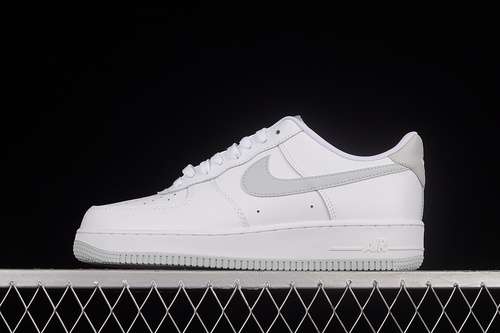 320DC2911100AIR FORCE 1 LOW 07 WHITEWHITEPURE PLATINUMWOMAN3639MAN4045