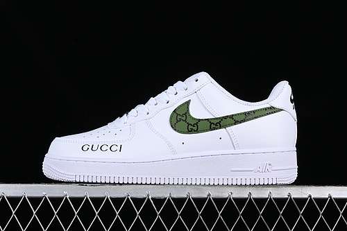 300CW2288111AIR FORCE 1 07 LOW WHITEGREENBLACKWOMAN3639MAN4045
