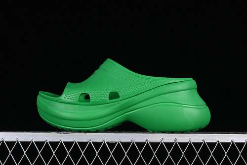 270W1S8E3033BALENCIAGA POOL CROCS GREENWOMAN3640