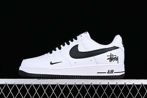 300CW2288111AIR FORCE 1 07 LOW BLACKWHITEWOMAN3639MAN4045