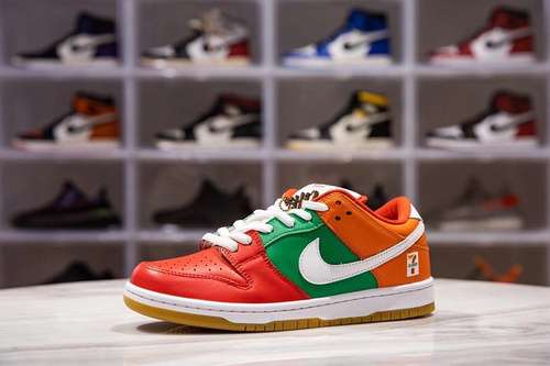 450CZ5130600H12 7ELEVEN X DUNK LOW SB ORANGE PEELPINE GREENUNIVERSITY REDMAN40485