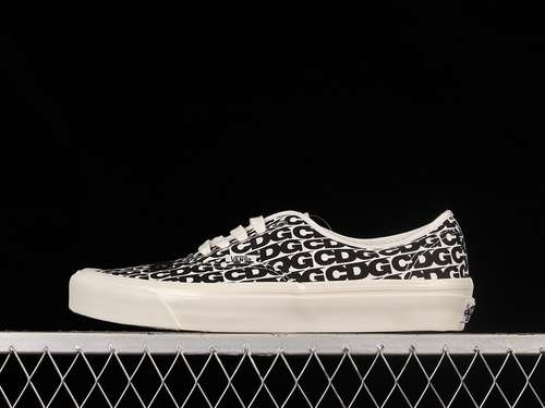 250VN0A4BV9SHM1COMME DES GARCONS X AUTHENTIC CDG LOGO BLACKWHITEWOMAN3639MAN4045