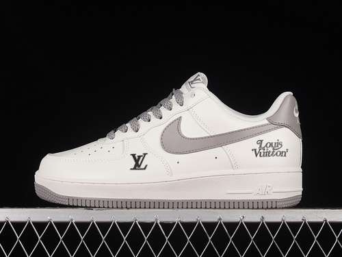 320BS9055308AIR FORCE 1 07 LOW WHITEGREYWHITEWOMAN3639MAN4045