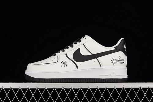 340BS8806511AIR FORCE 1 LOW 07 WHITEWHITEBLACKWOMAN3639MAN4045