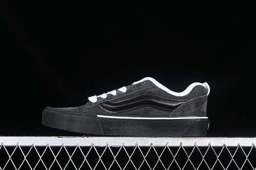 230VN0009QCCUDYVANS CLASSICS KNU SKOOL WHITEBLACKWOMAN3539MAN4045