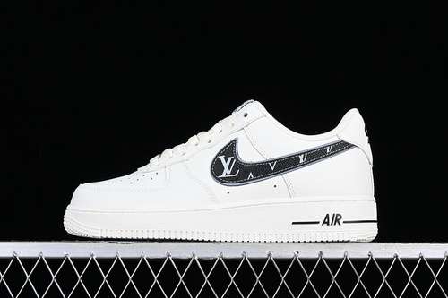 320KV3696660AIR FORCE 1 07 LOW WHITEBLACKWOMAN3639MAN4045