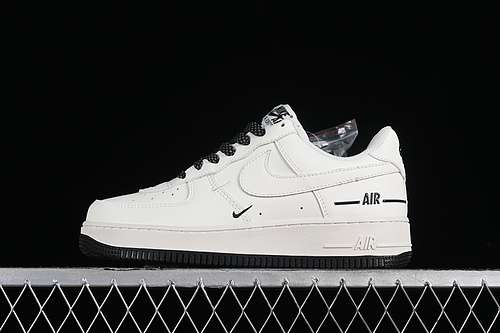 320CJ1379602AIR FORCE 1 07 LOW WHITEBLACKWOMAN3639MAN4045