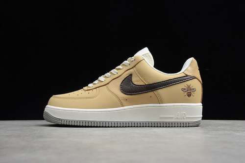 320DC1939200AIR FORCE 1 LOW MANCHESTER BEE LIGHT KHAKIBLACKWHITEWOMAN3639MAN4045
