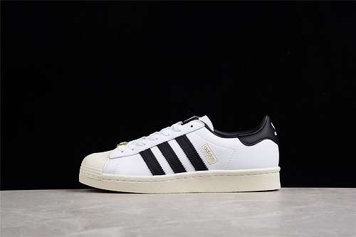 320GZ8980BAPE X SUPERSTAR SHOES CLOUD WHITECORE BLACKGOLDWOMAN35539MAN4045