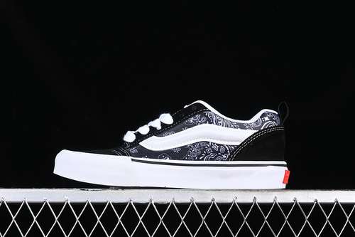 230VN0009QCBLKVANS CLASSICS KNU SKOOL 2023 WHITEBLACKWOMAN3539MAN4044