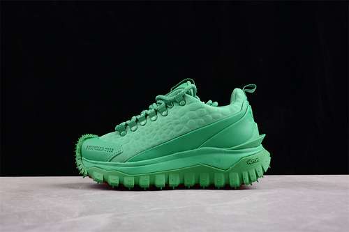 540MONCLER TRAILGRIP GTX GREENWOMAN3639MAN4046