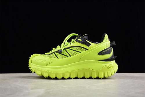 630MONCLER TRAILGRIP GTX BLACKGREENWOMAN3639MAN4046