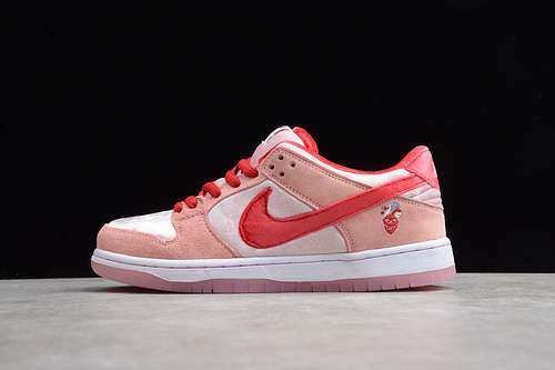 380CT2552800GZ SB DUNK LOW STRANGELOVE SKATEBOARDS REGULAR BOX PINKREDWHITE