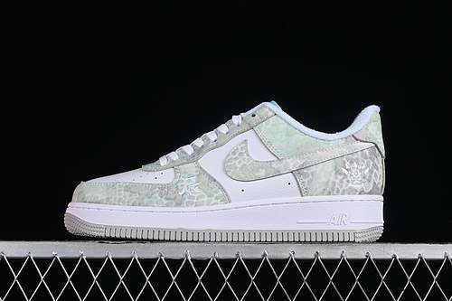 340CV1724109AIR FORCE 1 07 LOW YEAR OF THE DRAGON WHITEGREENWOMAN3639MAN4045