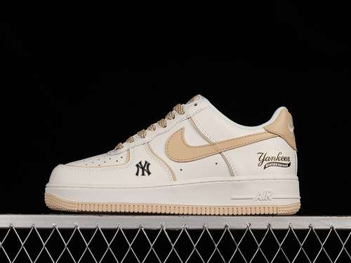 340BS8806555AIR FORCE 1 LOW 07 WHITEWHITELIGHT KHAKIWOMAN3639MAN4045