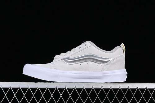 230VN0009QCPBDVANS CLASSICS KNU SKOOL WHITEGREYSILVERWOMAN3539MAN4044