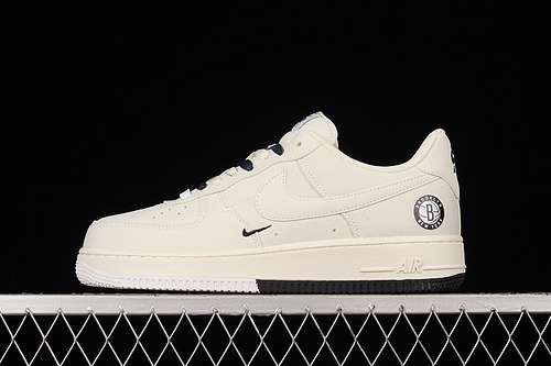 340NA2022001AIR FORCE 1 07 LOW WHITEWHITEBLACKWOMAN3639MAN4045