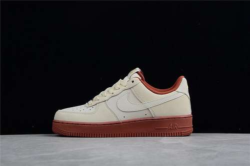 340AA1391111AIR FORCE 1 07 LOW SE BEIGEWHITEBROWNGOLDWOMAN3639MAN4045