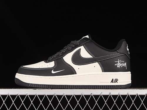 320AE1686001AIR FORCE 1 07 LOW WHITEBLACKWOMAN3640MAN4045