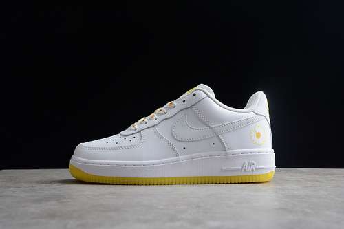 320CR6566098AIR FORCE 1 LOW WHITEWHITEYELLOWWOMAN3639MAN4045
